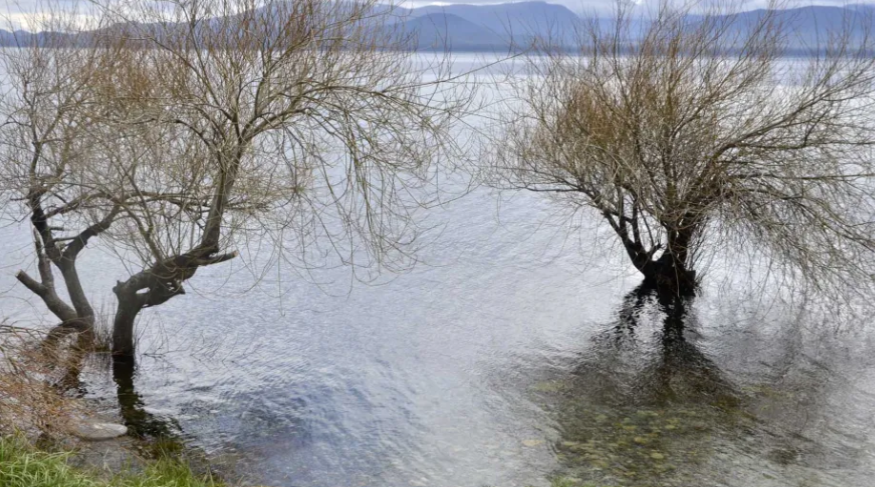 El lago Nahuel Huapi subió 70 centímetros tras las lluvias y advierten por un verano más inestable en la Patagonia