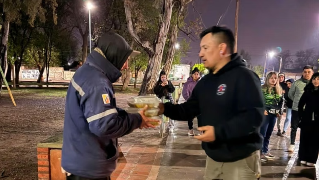 Llegaron a Neuquén en busca de trabajo en Vaca Muerta y ahora necesitan ayuda para volver a sus provincias Llegaron a Neuquén en busca de trabajo en Vaca Muerta y ahora necesitan ayuda para volver a sus provincias