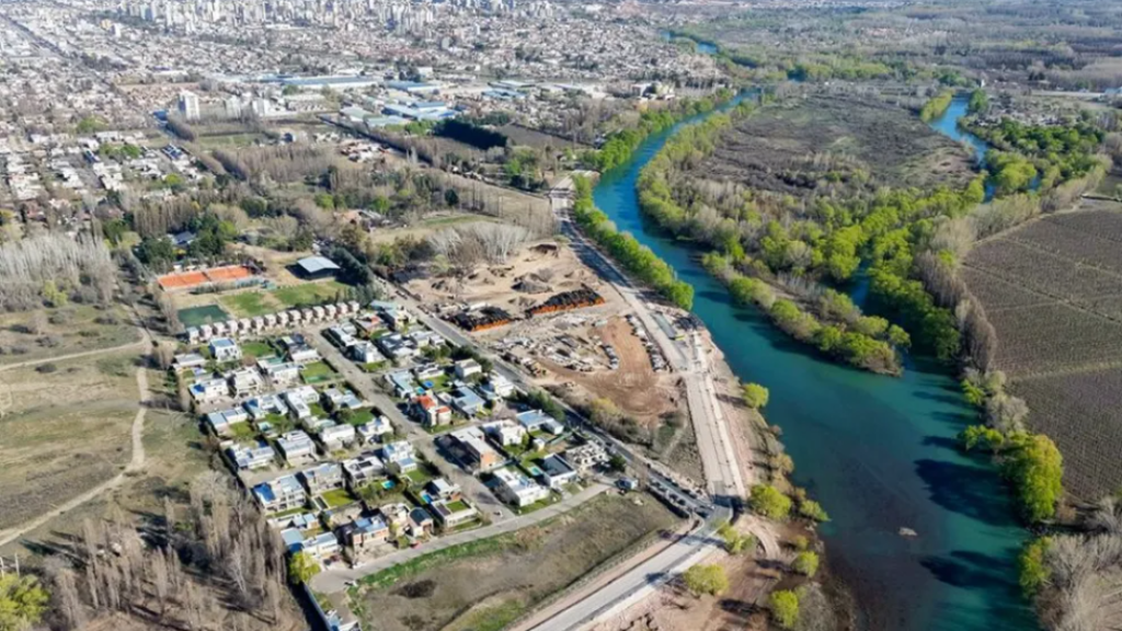 La AIC monitorea el río Neuquén ante las lluvias y busca mantener los caudales por debajo de los 600 m³/s