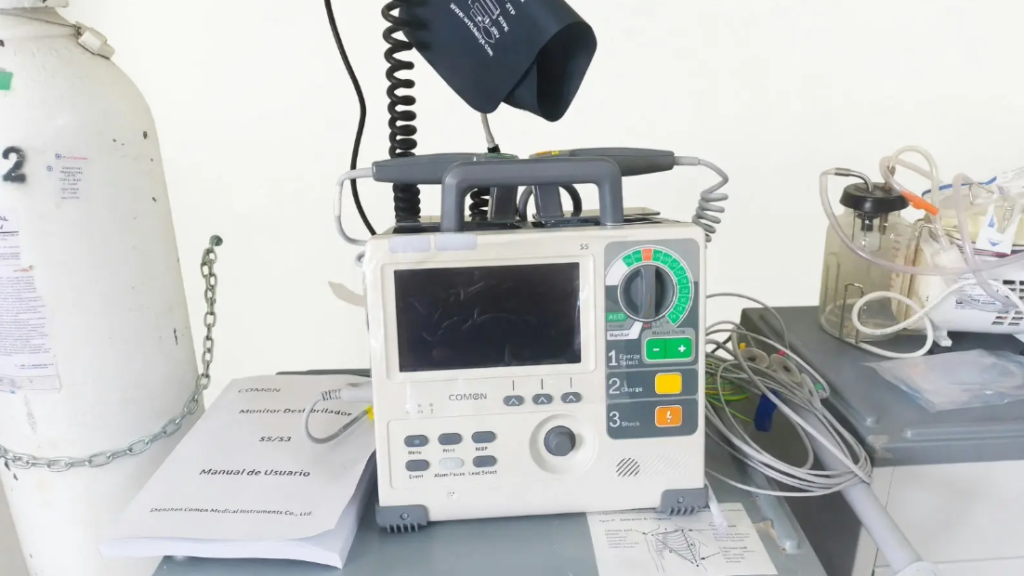 El hospital de General Conesa incorporó un cardiodesfibrilador de última generación para atender emergencias