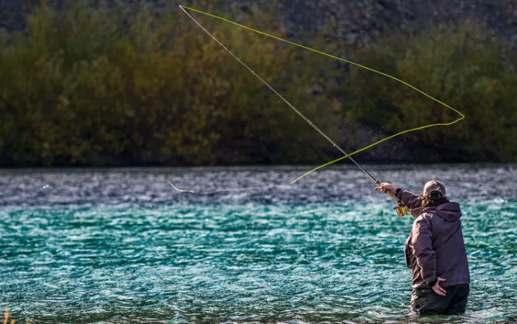 Temporada de pesca en Neuquén: cuánto cuestan los permisos y cuáles son las multas