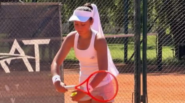 Con apenas 14 años, una tenista neuquina hizo historia en el circuito internacional y logró su primer punto WTA