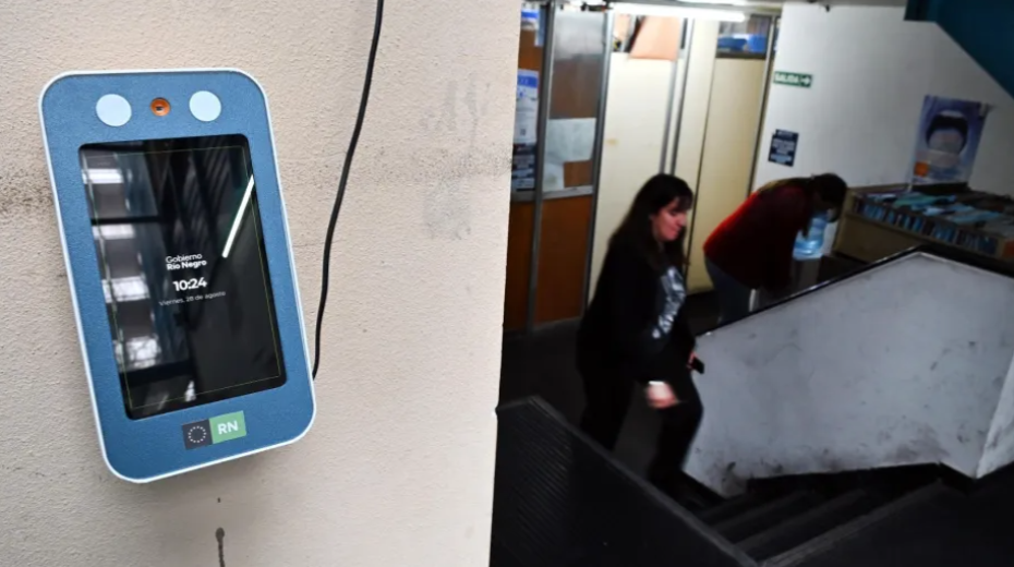 El STJ de Río Negro revocó un fallo que había cuestionado el sistema de control biométrico para empleados públicos