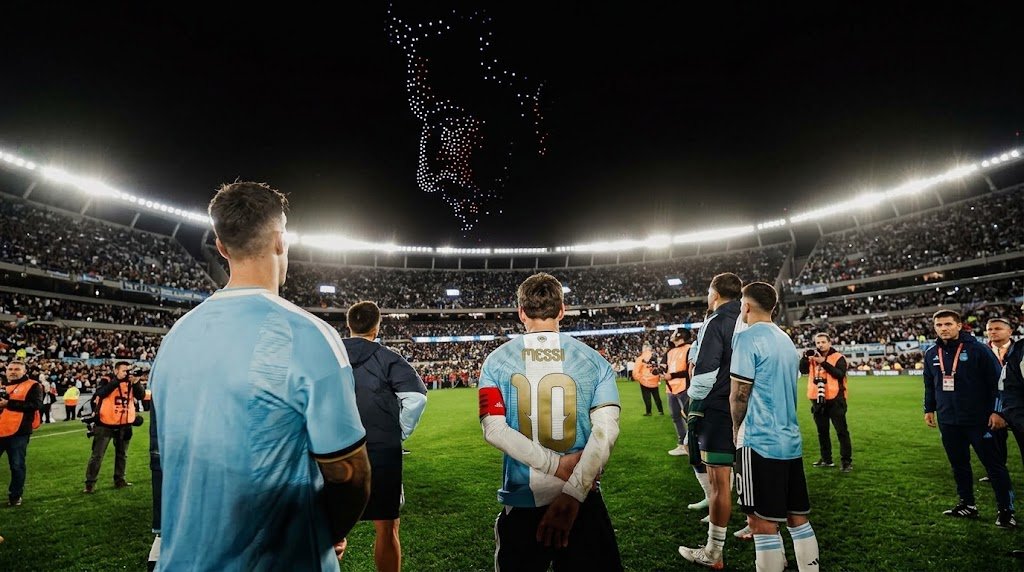 El insólito papelón que opacó el homenaje a Messi en el Monumental: publicidad, silbidos y un detalle inesperado