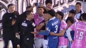 Escándalo en All Boys-Godoy Cruz: le mostraron un celular a Lamolina y anuló el penal