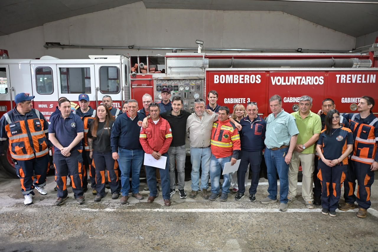 Convenio para incorporar ocho nuevos camiones al sistema de Bomberos Voluntarios del Chubut