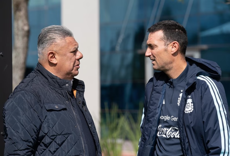 La medida que tomó la AFA en todas las canchas por la muerte de la mamá de Lionel Scaloni