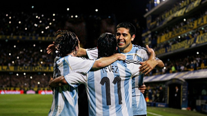 Bombazo: Tevez confirmó que Messi y Riquelme jugarán en su despedida en la Bombonera