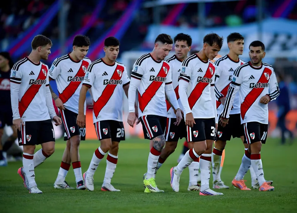 River recibe hoy a Estudiantes de Río Cuarto con la obligación de ganar para volver a zona de playoffs: hora, TV y formaciones