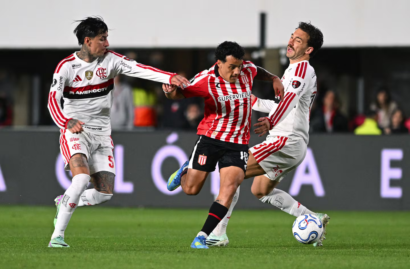 Estudiantes no pudo quebrar a Flamengo y se jugará la clasificación a la final en el Maracaná Estudiantes no pudo quebrar a Flamengo y se jugará la clasificación a la final en el Maracaná
