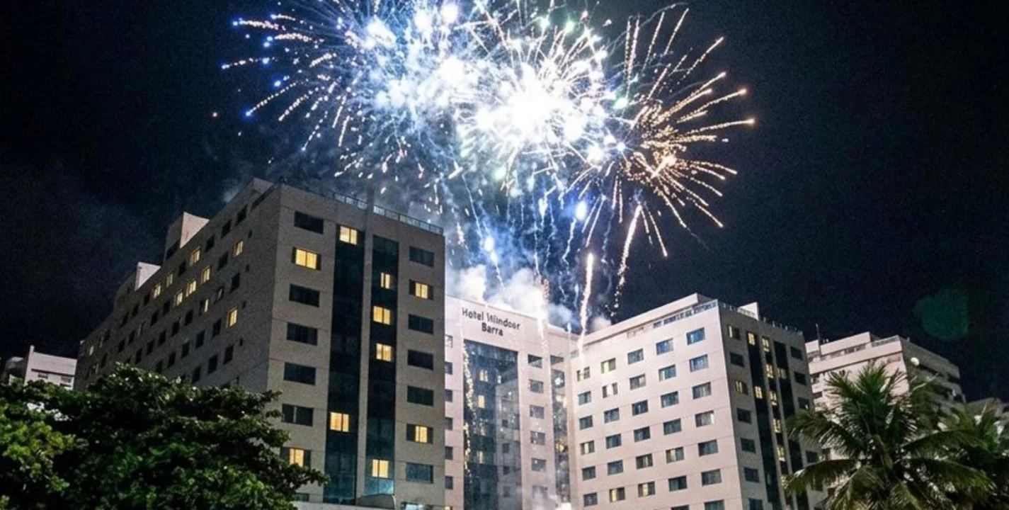 Hinchas de Vasco tiraron pirotecnia frente al hotel de Boca y alteraron la madrugada en Río de Janeiro