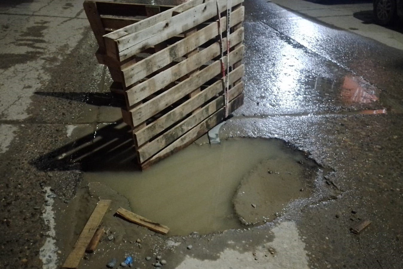 Roca labró 19 actas a ARSA por pérdidas de agua, desbordes cloacales y falta de señalización